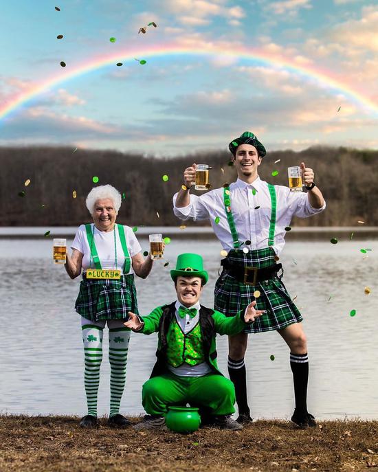 93岁奶奶与孙子成角色扮演＂搭档＂ 获百万网友