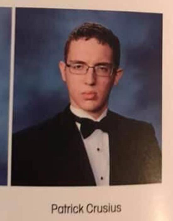 (克鲁修斯高中时期的照片。图源:Plano High School)