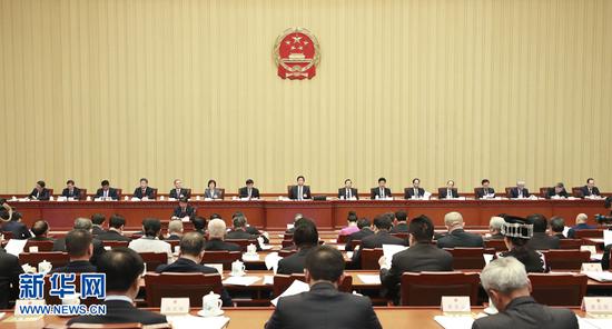 3月12日，十三届全国人大二次会议主席团在北京人民大会堂举行第二次会议。主席团常务主席栗战书主持会议。 新华社记者 庞兴雷 摄