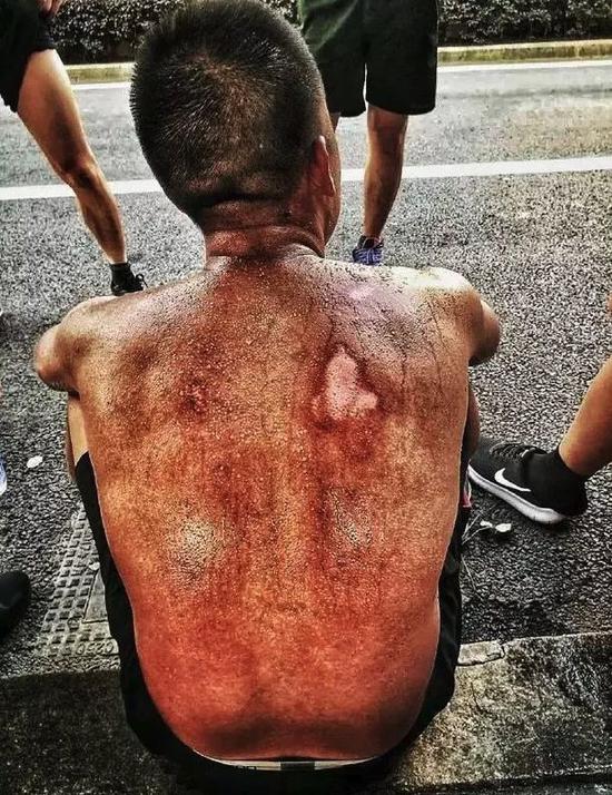 30名消防员赴四川达州救火72小时组织冲锋60余次