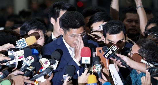 泰护国党领袖比察蓬（Preechaphol Pongpanit）时候接受媒体采访（民族报 图）
