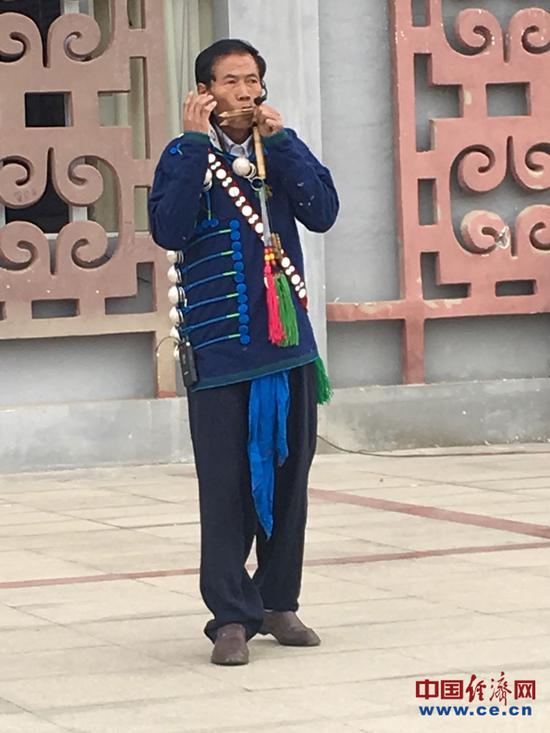 图为口弦表演.经济日报-中国经济网记者 梁木摄