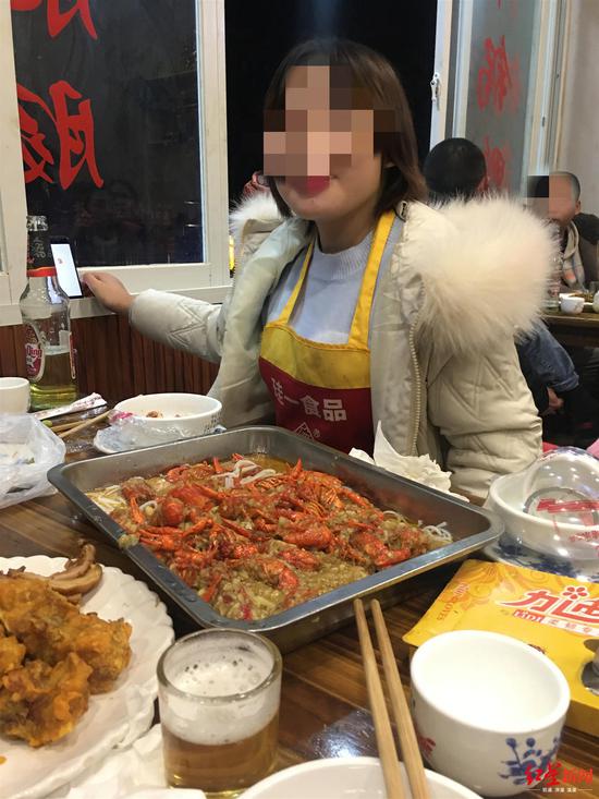 罗某京点了龙虾,邀约“一见钟情”的小伙吃宵夜