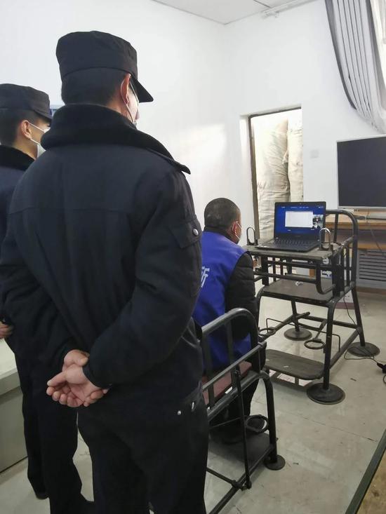 酒后滋扰防疫卡点殴打民警 青海一男子获刑九个