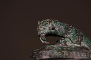 青铜“虎鎣”细节。中国国家博物馆供图