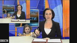 俄女主播直播被女儿打断：妈妈 有短信