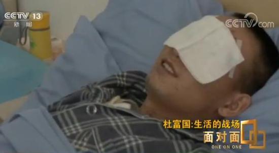 为什么要写“永远前进”?杜富国:因为我不向后