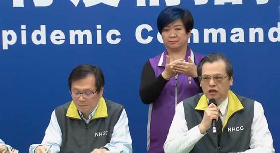 台当局“疾管署”副署长庄人祥(左)与陆委会主任陈明通(右) 图自:“中时电子报”