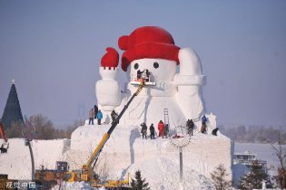 近20米高大雪人