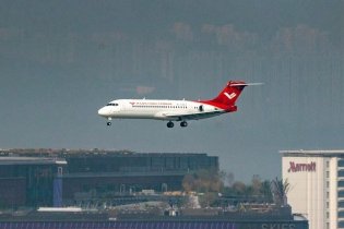 C919飞抵香港