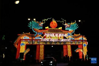 豫园灯会亮相巴黎