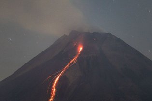 印尼火山持续喷发