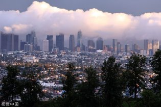 洛杉矶云层泛金光