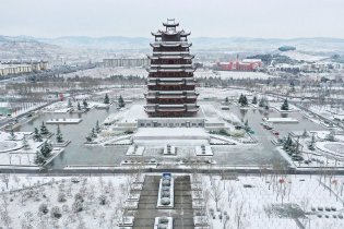 雪后广场一片洁白