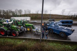 法国农民抗议持续