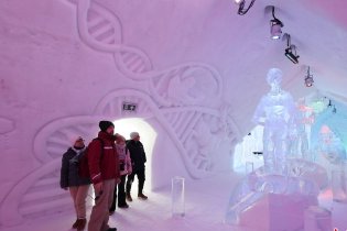 游客体验冰雪文化