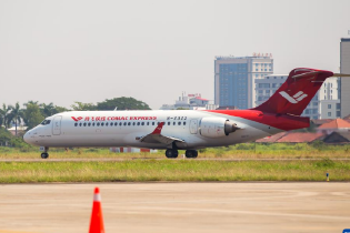 ARJ21首次亮相老挝