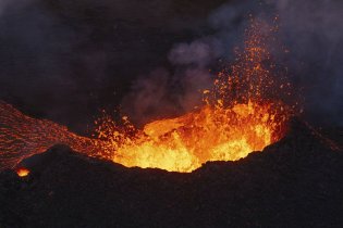 冰岛火山喷发