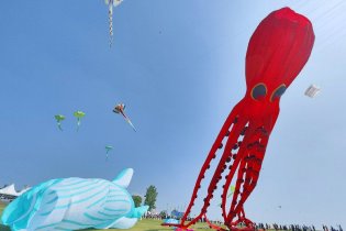  The world's largest soft kite