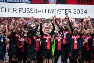 勒沃库森不败夺冠