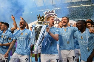 曼城取英超4连冠