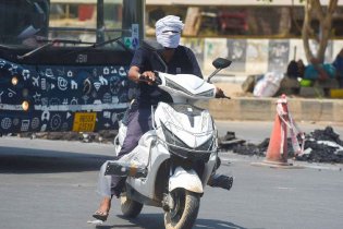 印民众防晒出奇招