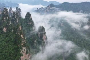 张家界云雾弥漫