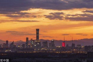 北京上空现晚霞