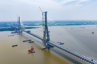 常泰长江大桥合龙