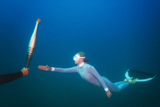 奥运圣火水下传递