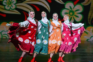 俄歌舞团亮相椰城