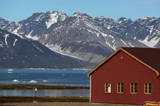 极昼下的最北小镇