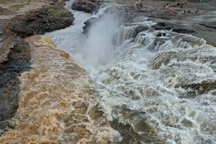 壶口瀑布半清半浊