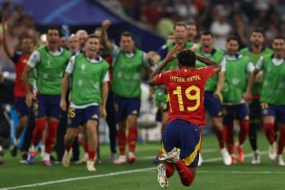 西班牙晋级决赛