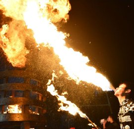 青岛：传统民俗文化活动点燃冬日激情