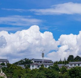  Dali, Yunnan: White clouds like "cotton candy"