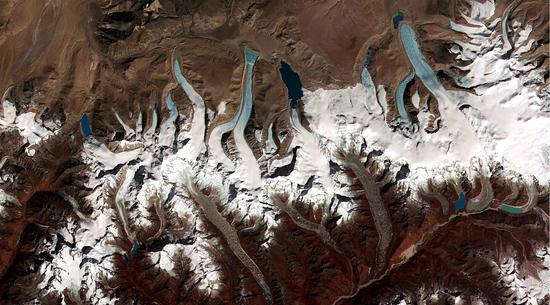 2007年NASA卫星拍摄的喜马拉雅山脉卫星照片。图源：视觉中国