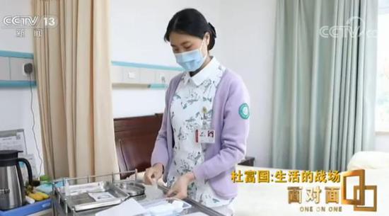 为什么要写“永远前进”?杜富国:因为我不向后