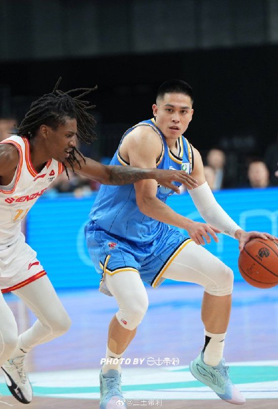 北京击败深圳迎4连胜 陈盈骏18分 周琦&赵睿均9分 贺希宁27+5