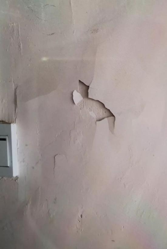 广西三江易地扶贫安置房被指质量低劣：地面悬