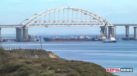 俄方已修建连接克里米亚与俄罗斯的大桥。（图：俄媒）