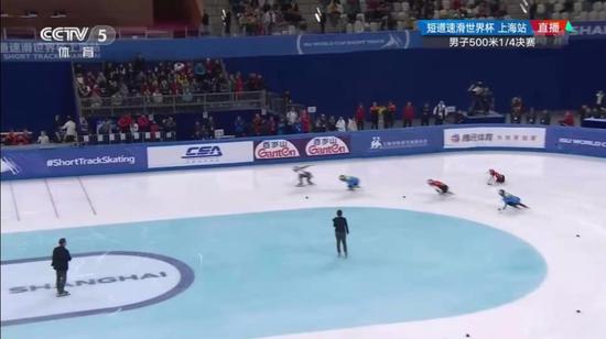 短道速滑世界杯武大靖又摔出跑道 无缘半决赛