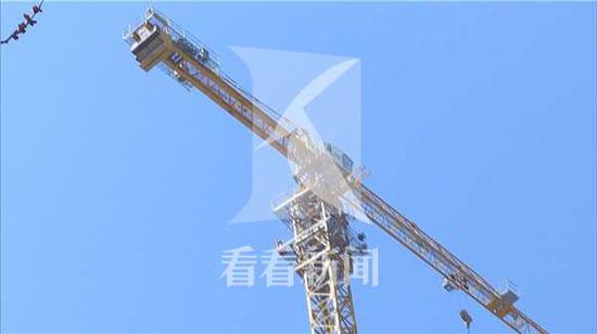 男子防疫期间进工地 站20层塔吊8小时自称风景好