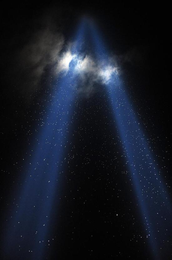 纪念光柱的引发质疑.图据《纽约时报》