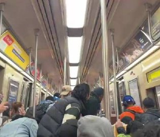 纽约一男子掏枪反被打中