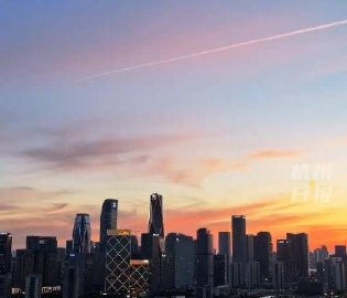 杭州天空疑现陨石