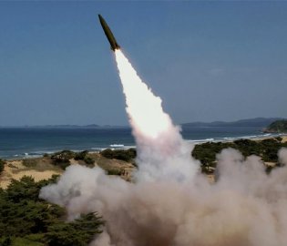 金正恩视察军工企业