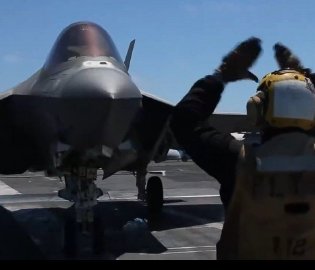 美航母抵达中东