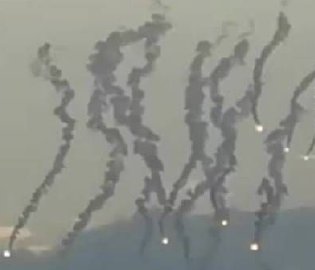 网友拍到天降火球