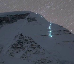 星空下科考队冲顶